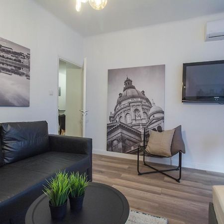 Standard Apartment by Hi5 - Madách Budapest Esterno foto