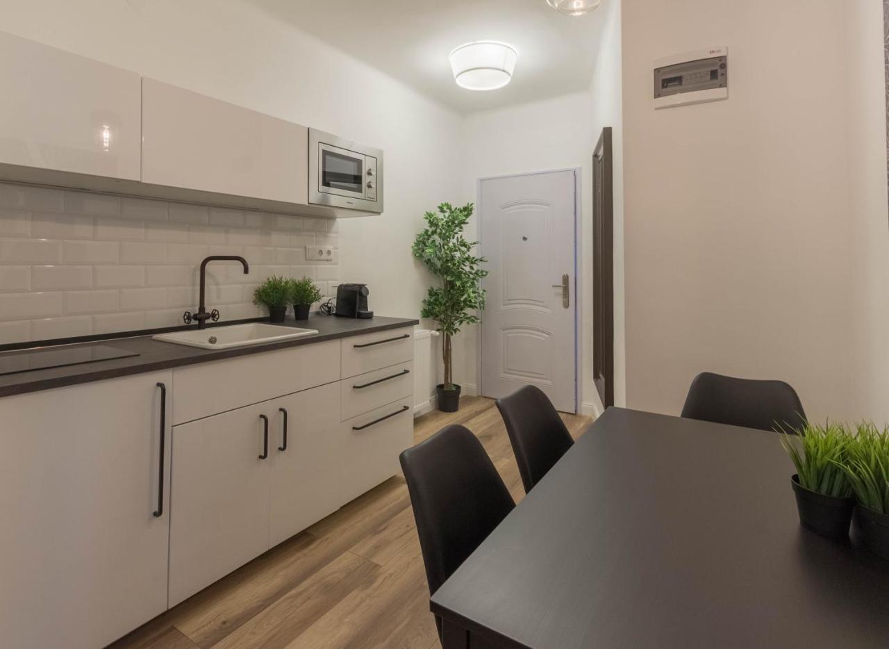Standard Apartment by Hi5 - Madách Budapest Esterno foto