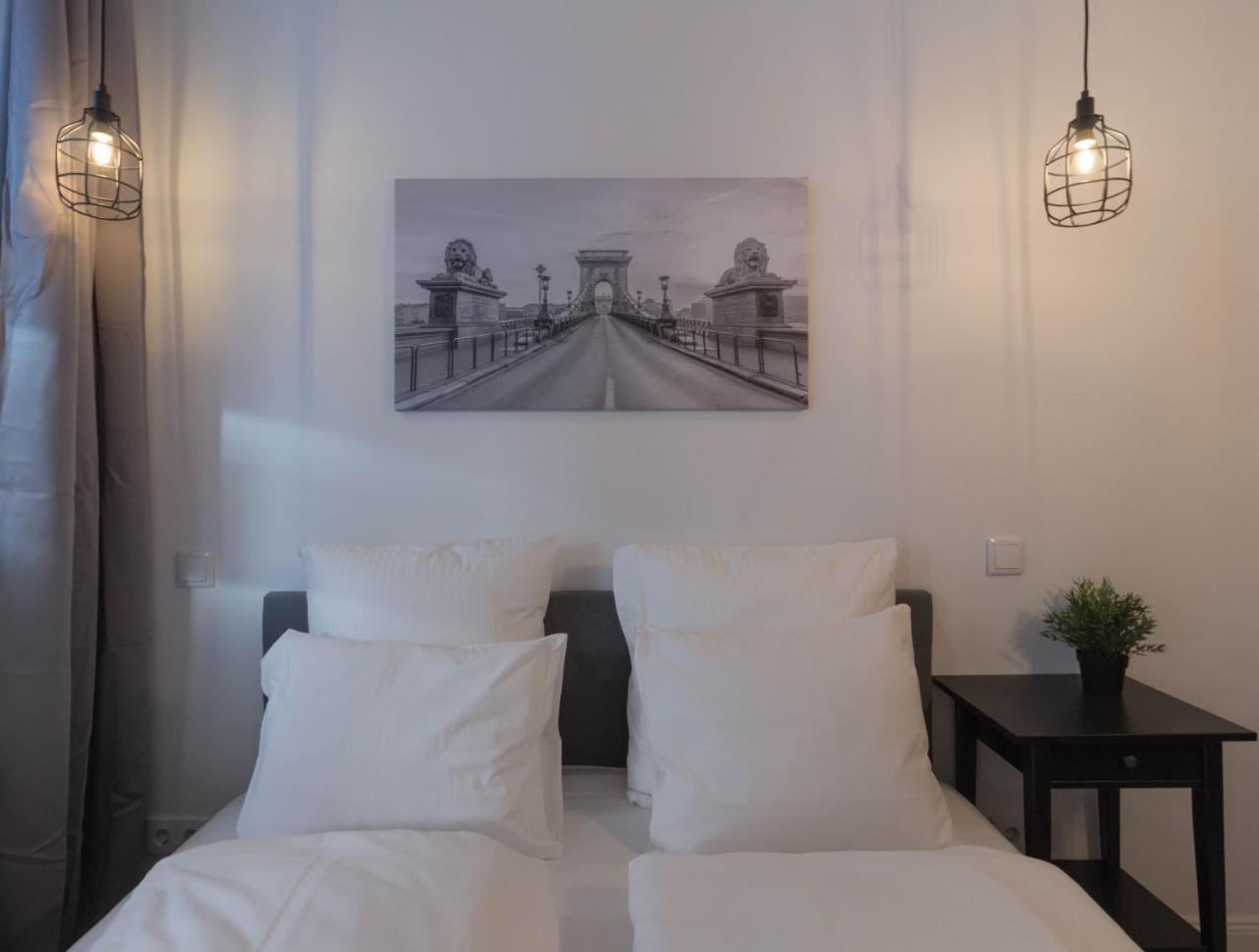 Standard Apartment by Hi5 - Madách Budapest Esterno foto