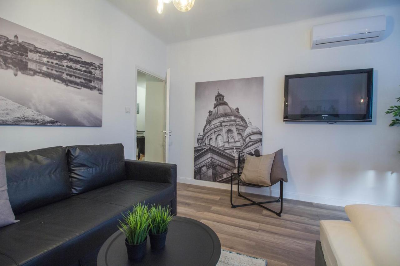 Standard Apartment by Hi5 - Madách Budapest Esterno foto