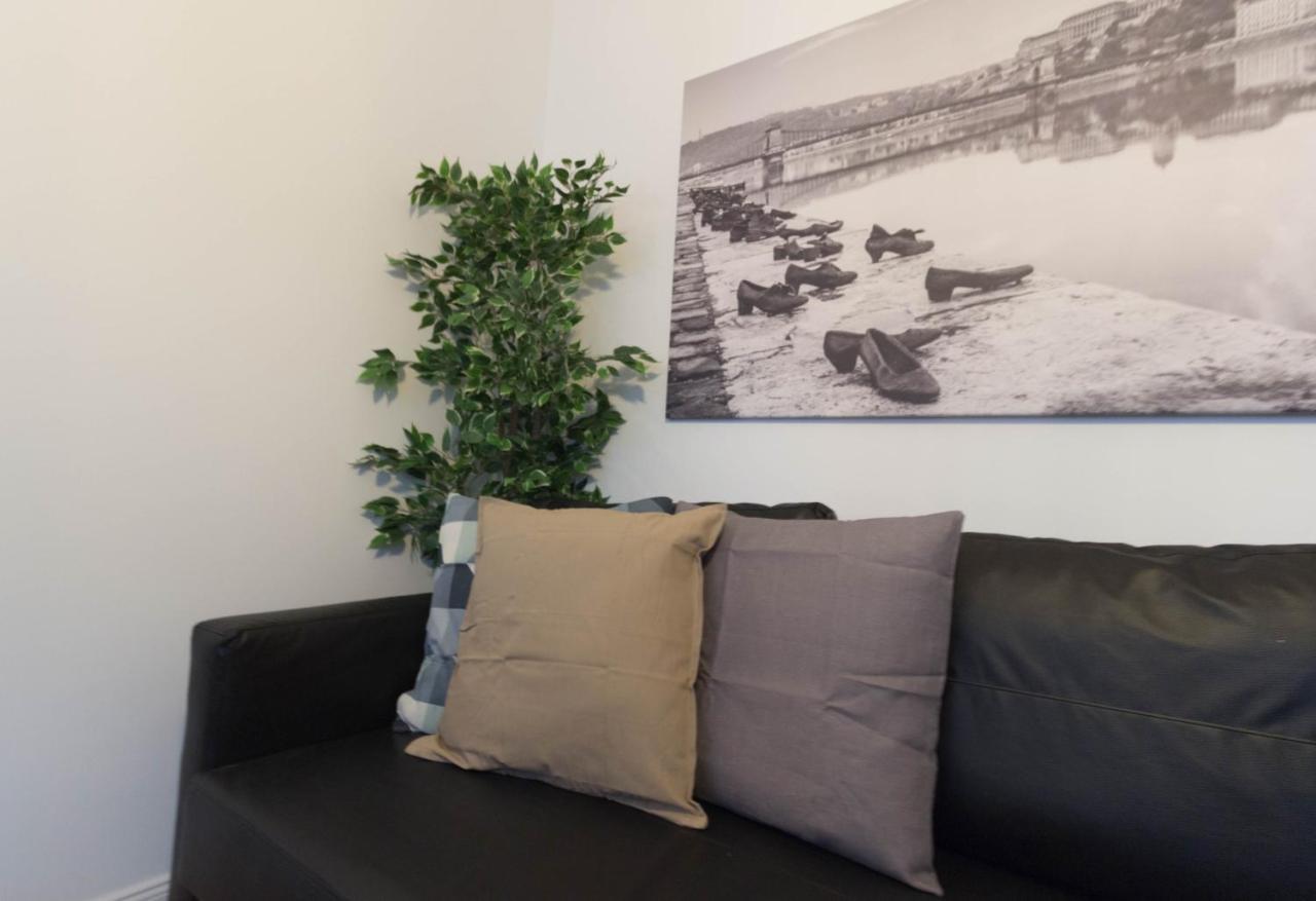 Standard Apartment by Hi5 - Madách Budapest Esterno foto