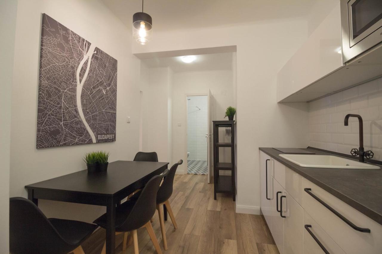 Standard Apartment by Hi5 - Madách Budapest Esterno foto