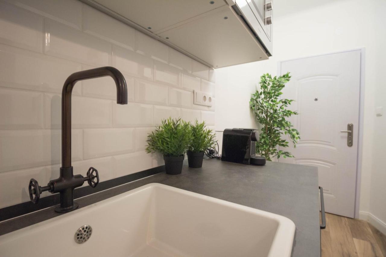 Standard Apartment by Hi5 - Madách Budapest Esterno foto