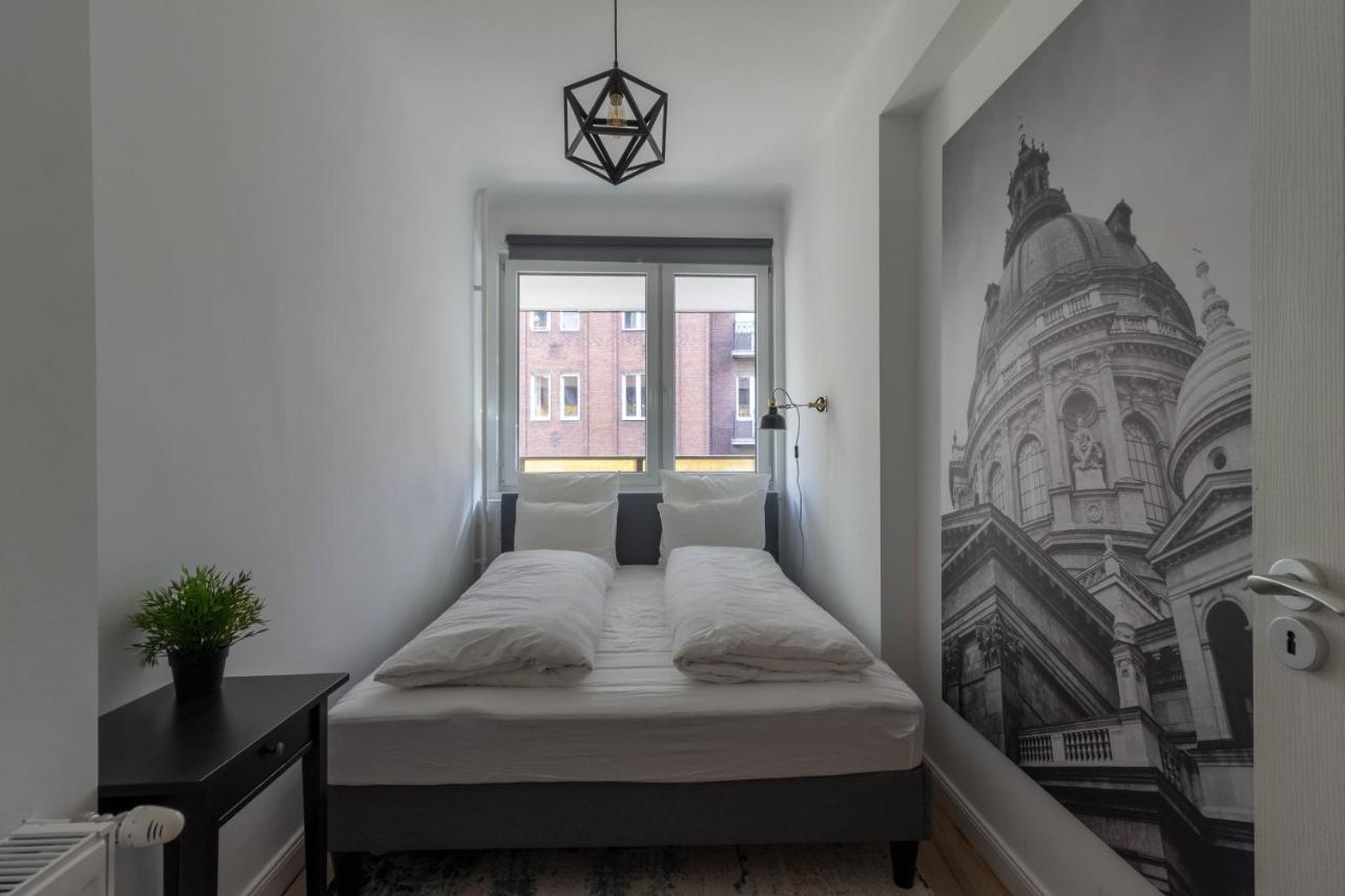 Standard Apartment by Hi5 - Madách Budapest Esterno foto